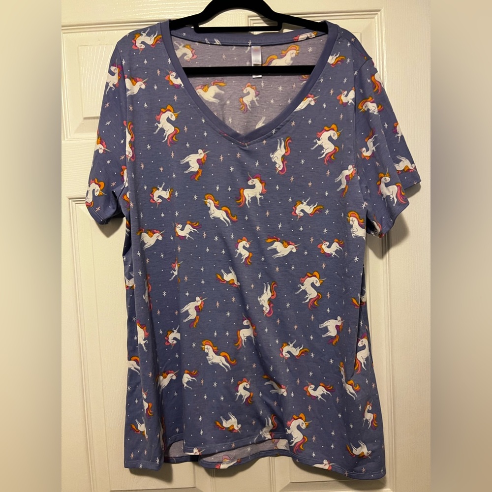 Lularoe V-neck UNICORNS!